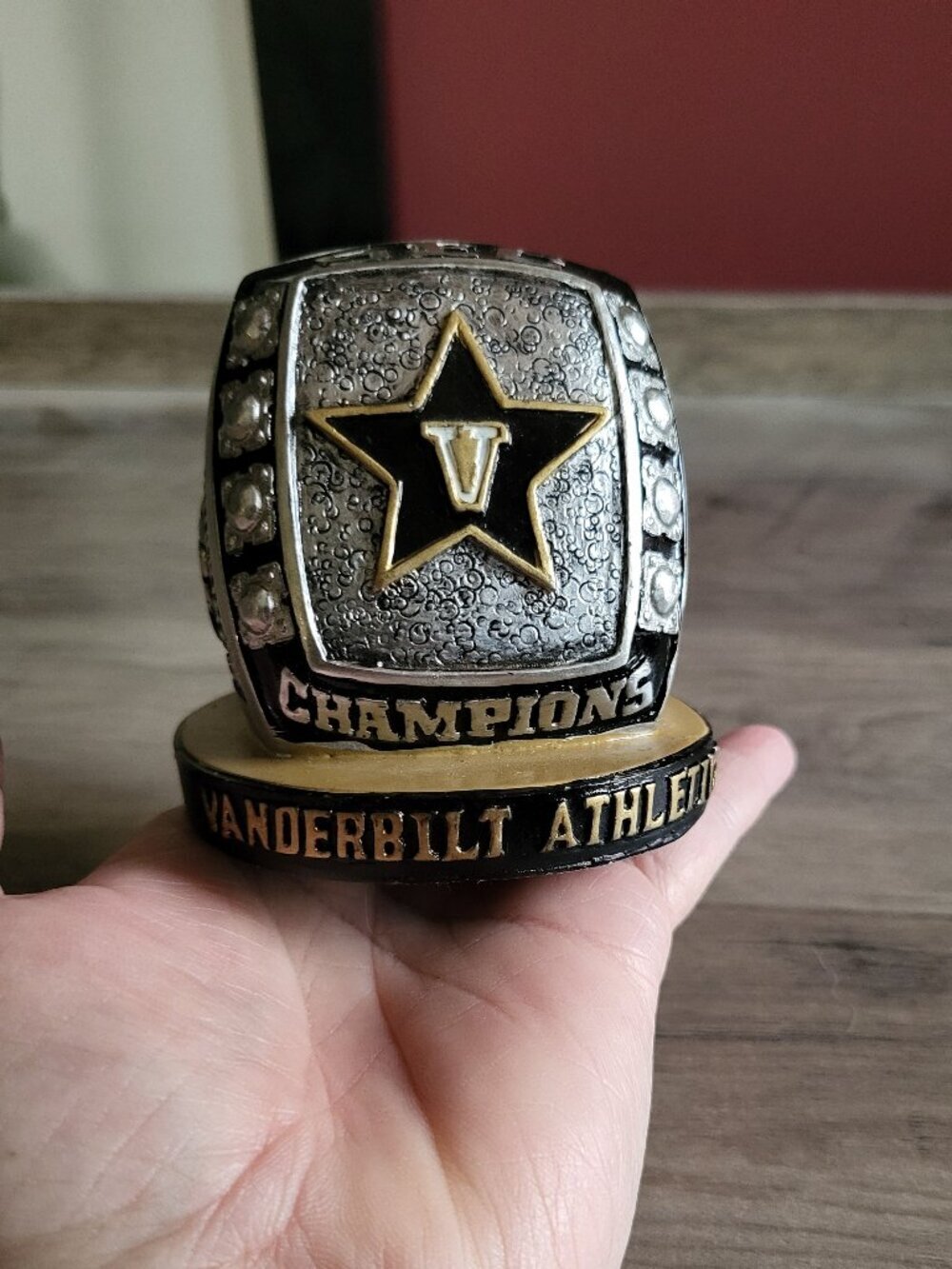 VANDERBUILT SILVER RING PAPER WEIGHT LIMITED EDITION COLLECTIBLE - Picture 2 of 4
